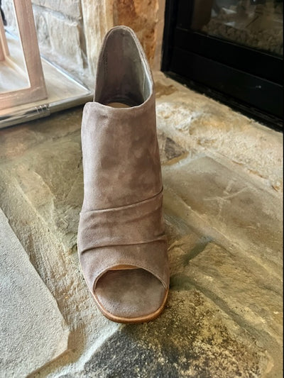 Luxury 42 Gold Loyalty Peep Hole Bootie – A Phoenix Niche Boutique